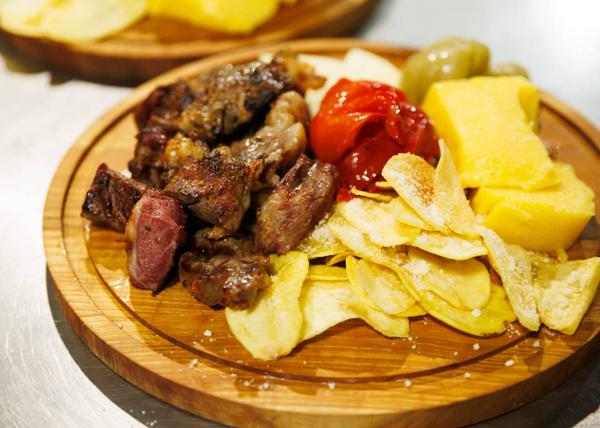 Platou Pastrama Oaie